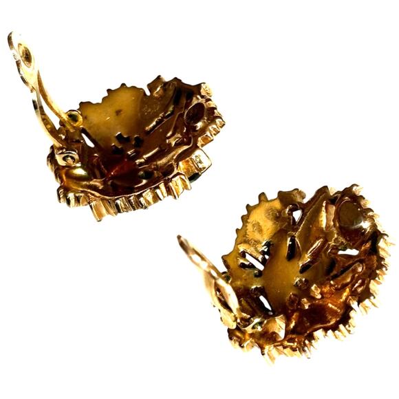 Vintage Trifari clip on earrings textured dimensional gold & rhinestones unique - Picture 5 of 7